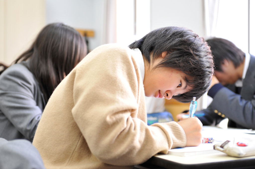 探究学習とは？答えのない問いに向き合い、生徒が自らの可能性に気づく学びを。